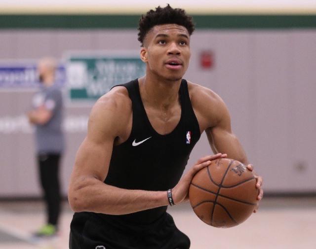 5个篮板 5个篮板